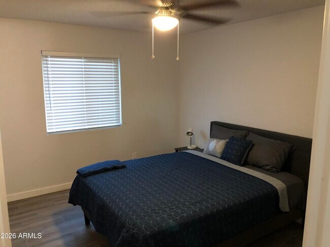 Building Photo - 2912 E Roeser Rd