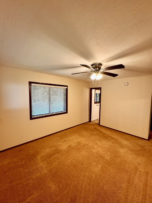 Building Photo - 9108 Bluff Dr