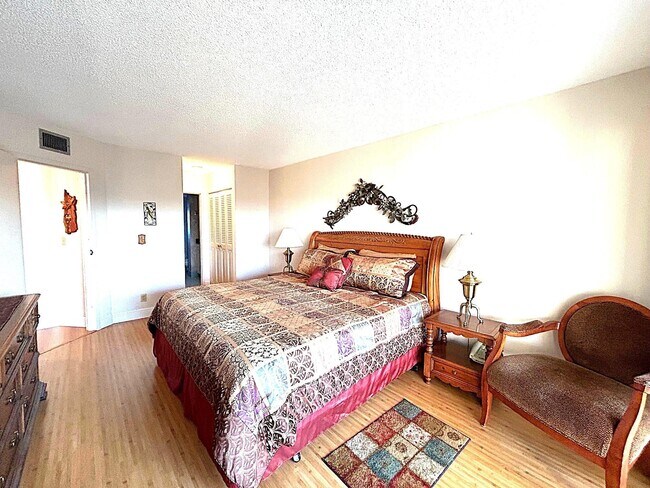 Building Photo - 3951 Via Poinciana