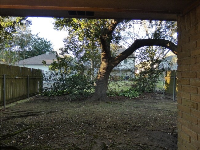 Building Photo - 610 Golfview Dr