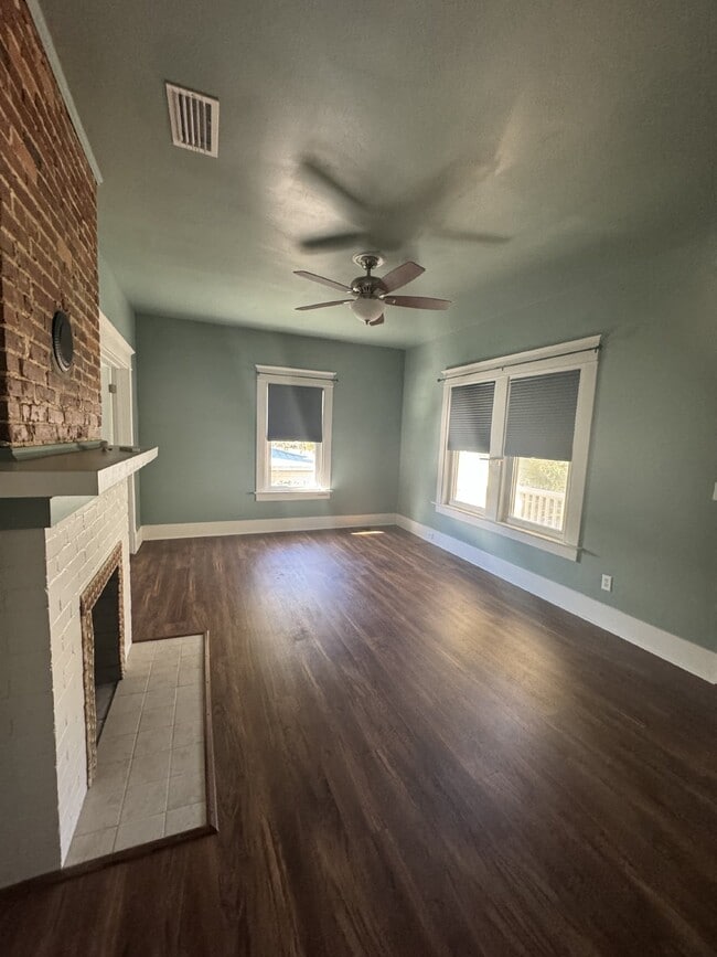 Building Photo - 4 bedroom 3 bath Springfield home with Off street parking