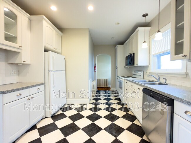 Building Photo - 139 S 29th St