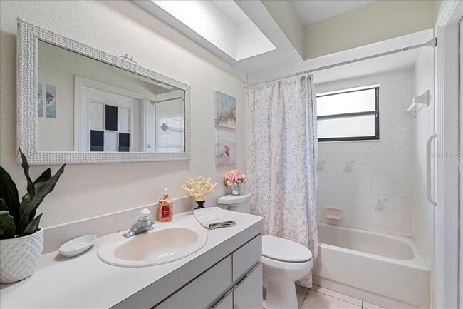 Building Photo - 211 Forest Wood Ct