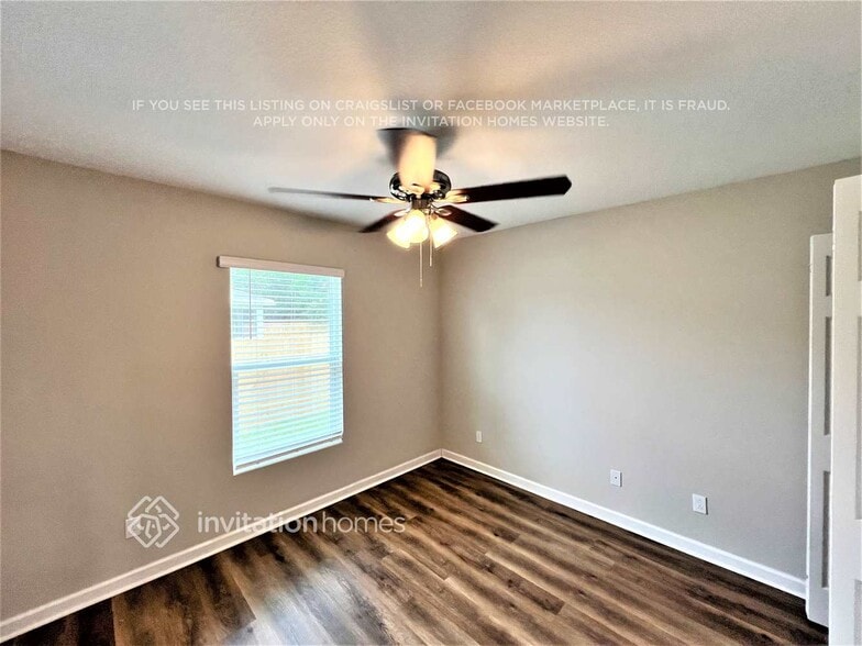 Building Photo - 832 SE Starflower Ave