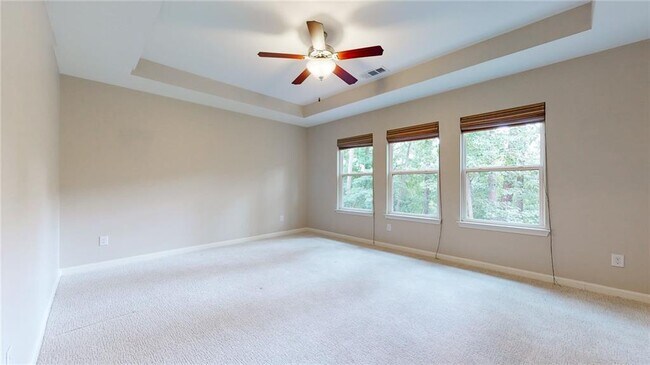 Building Photo - 2305 Vistamont Dr