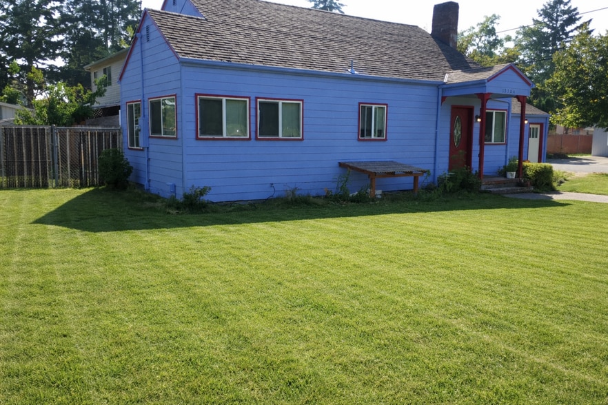 Building Photo - 13304 NE Glisan St