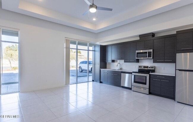 Building Photo - 410 Thorn Ave