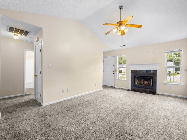 Building Photo - Midway Park Move In