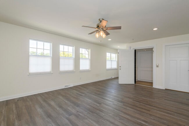 Building Photo - 208 Grand Ave