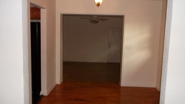 Building Photo - Charming Home With Many Upgrades