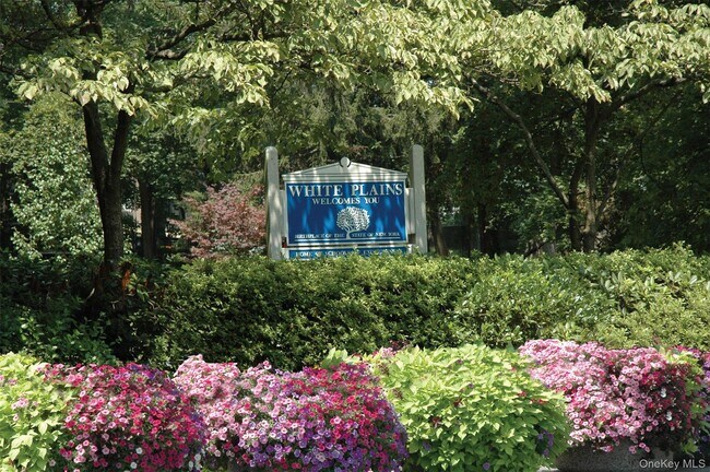 Building Photo - 25 Midland Ave