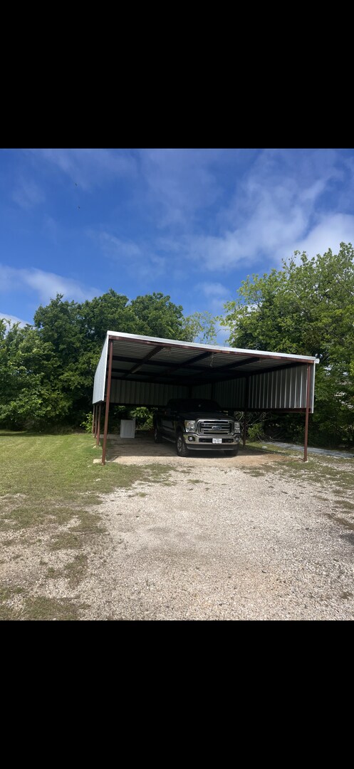 Building Photo - Charming 2 bed 2 bath 1 car garage AND 2 CAR CARPORT!!  Modern Farmhouse with Glassed in Sunroom!