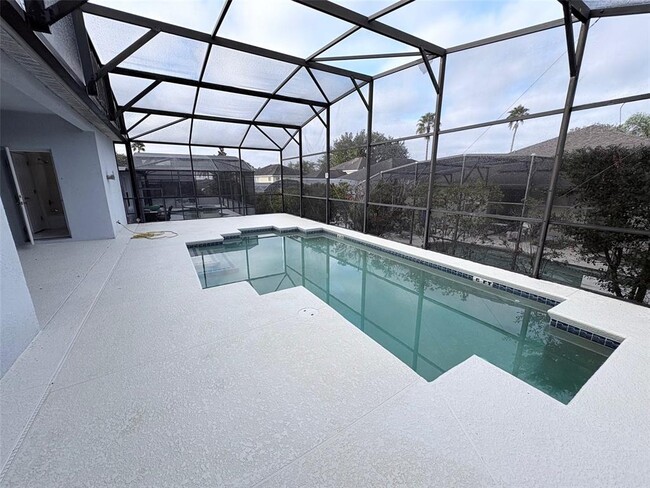 Building Photo - 456 Calabay Parc Blvd