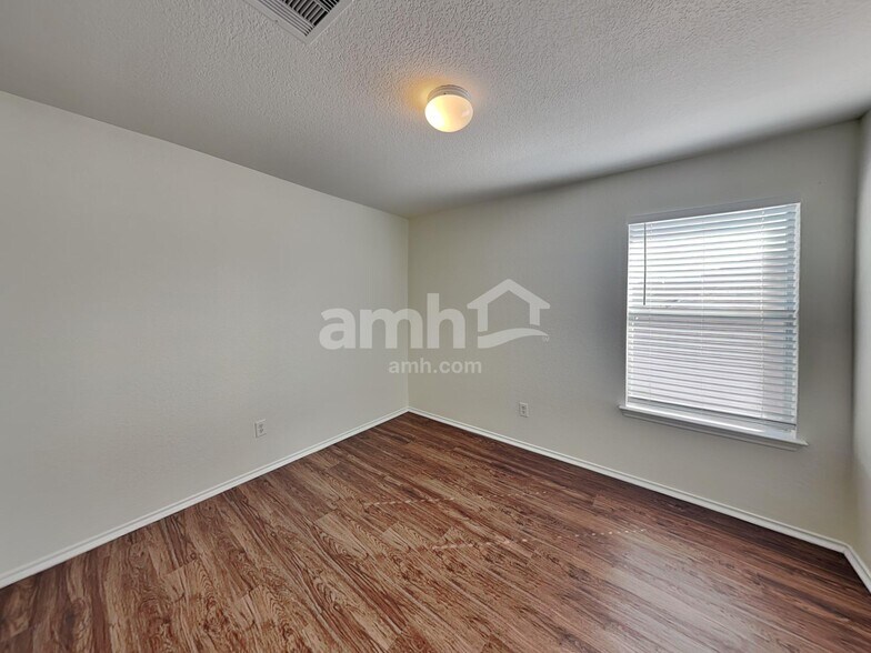 Building Photo - 10019 Bermuda Palm