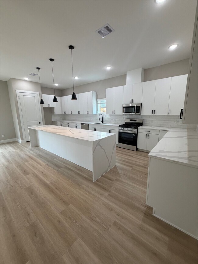 Building Photo - 2607 Piemonte Ave