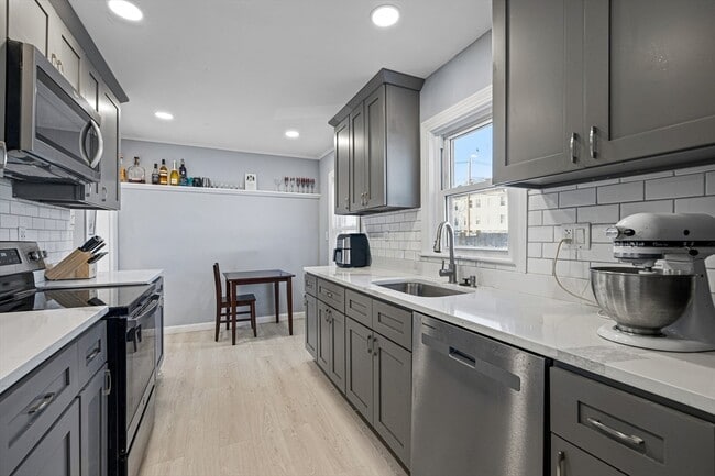 Building Photo - 57-59 Larchwood Rd