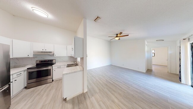 Building Photo - 13789 Bottlebrush Ct