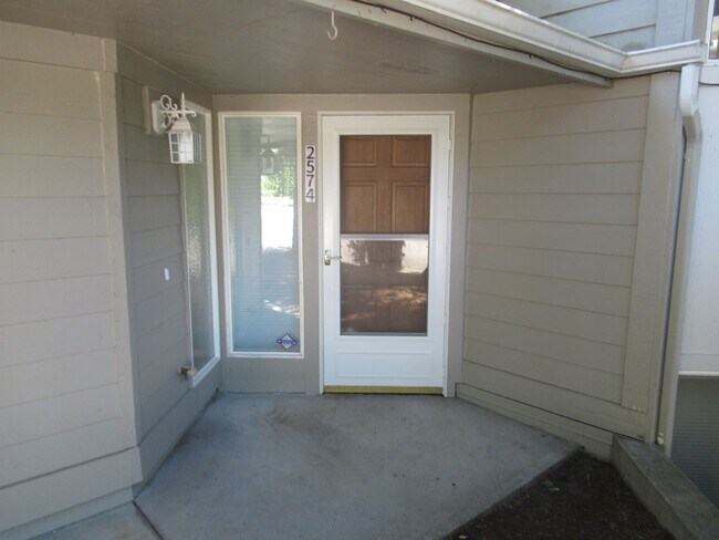 Building Photo - Split Level Two Bedroom Duplex