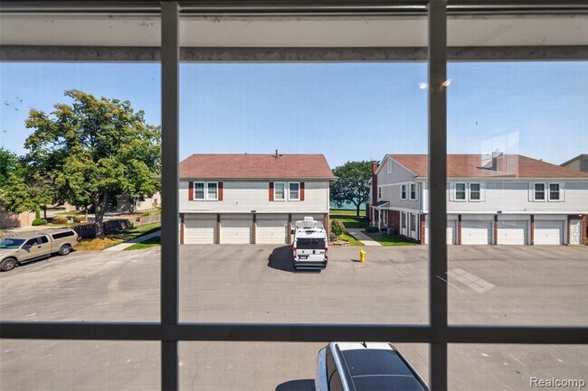 Building Photo - 26070 N Lake Dr
