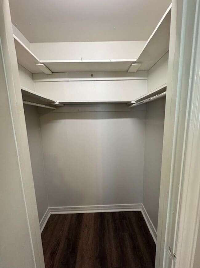 Building Photo - Downtown living at its best!  Remodeled - ...