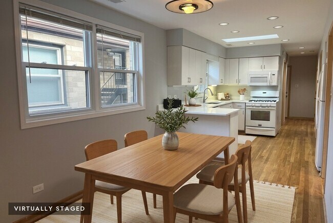 Building Photo - 449 W 37th St