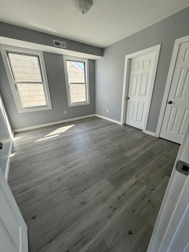 Building Photo - 1637 South Ave