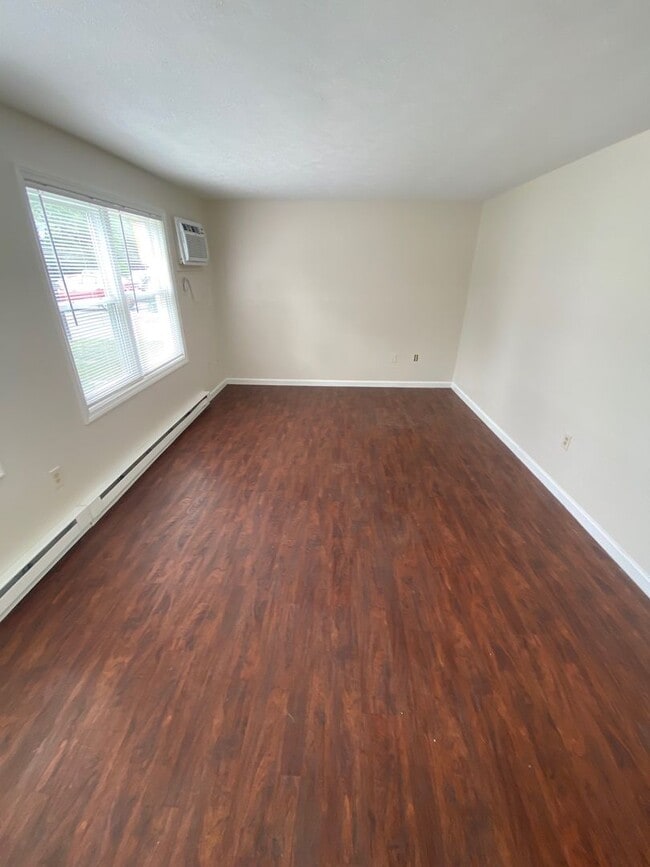 Building Photo - 2 Bedroom Apartment for Rent in Rochester, NH!