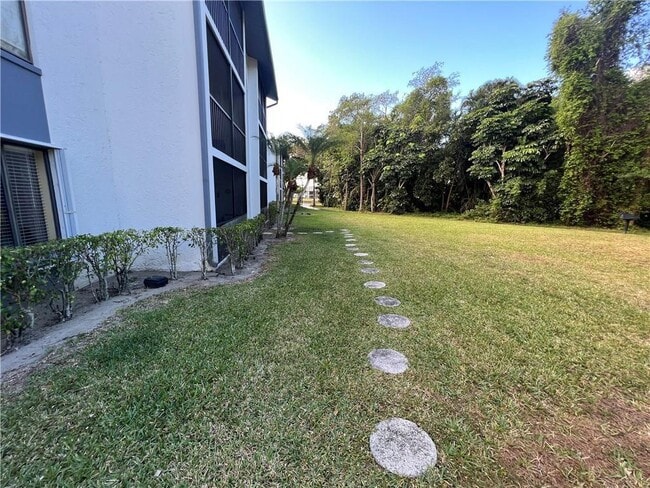 Building Photo - 1009 Green Pine Blvd