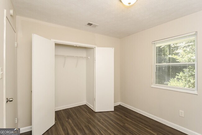 Building Photo - 599 Plainville Dr SW