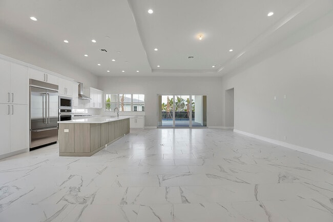 Building Photo - 9341 Crestview Cir