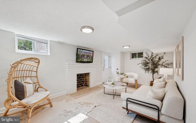 Building Photo - 4413 Butterworth Pl NW