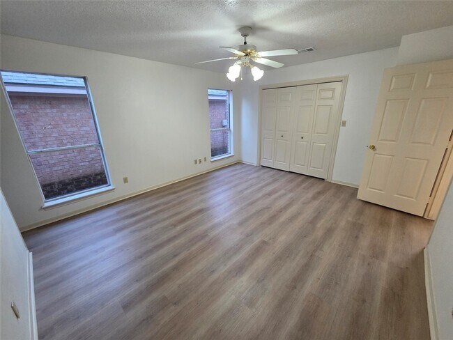 Building Photo - 42 Silver Creek Dr