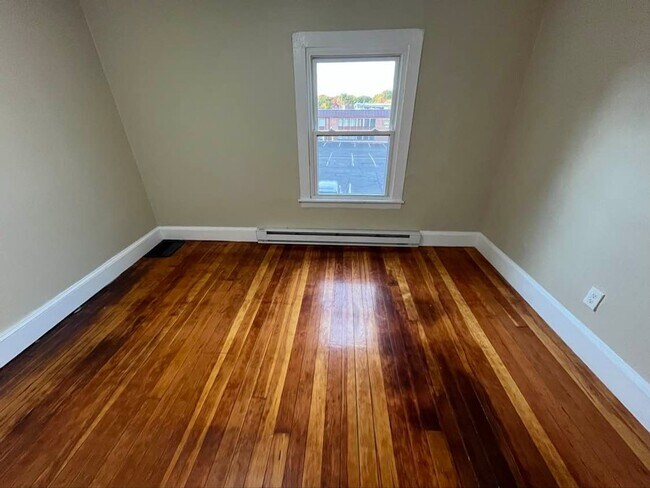 Building Photo - Gorgeous 1-bedroom, Second floor! Apartmen...