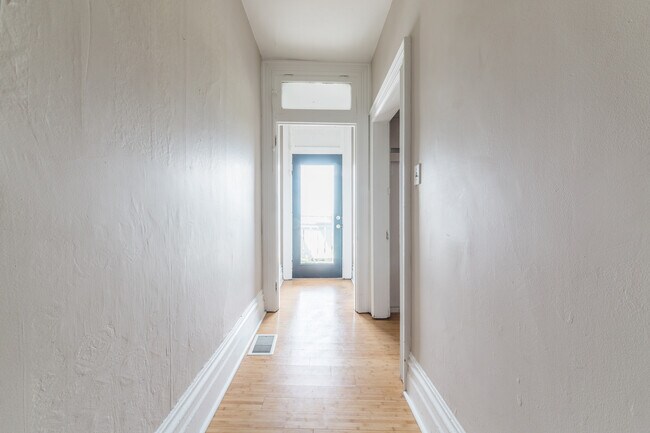 Building Photo - 986 E Warrington Ave