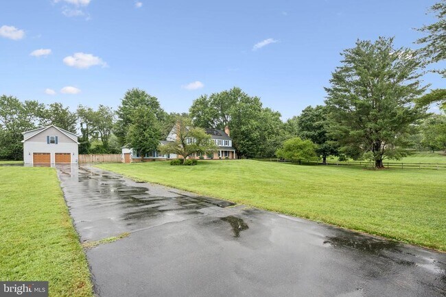 Building Photo - 13204 Lantern Hollow Dr