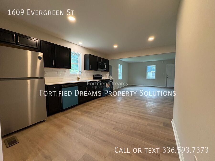 Building Photo - 1609 Evergreen St