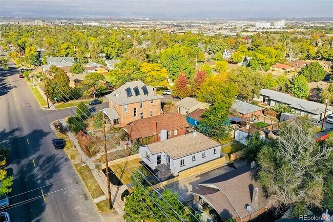 Building Photo - Beautiful 2 Bed 2 Bath With Bonus Living Space in Denver's Clayton Neighborhood