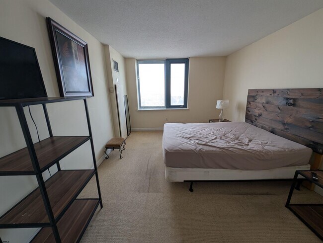 Building Photo - 526 Pacific Ave