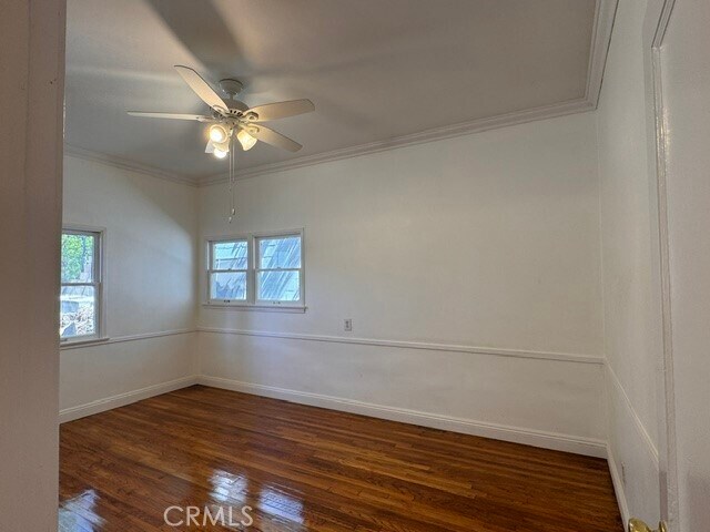 Building Photo - 1325 E Altadena Dr