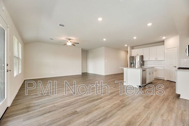 Building Photo - 3904 High Valley Dr
