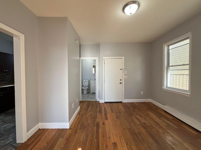 Building Photo - 158 Woodlawn Ave