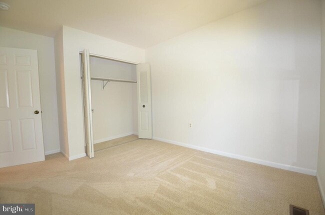 Building Photo - 5676 Ridge View Dr