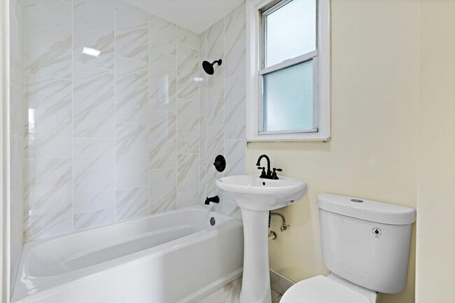 Building Photo - 667 Liberty Ave