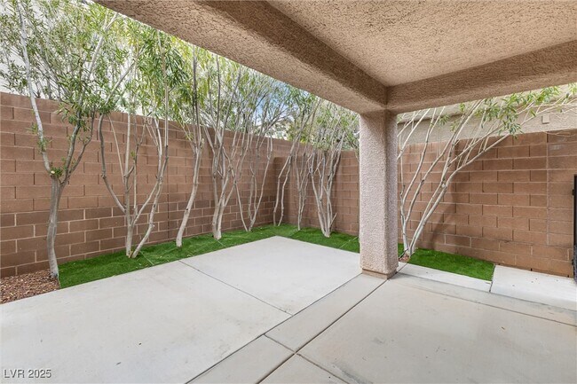 Building Photo - 2231 Desert Prairie St