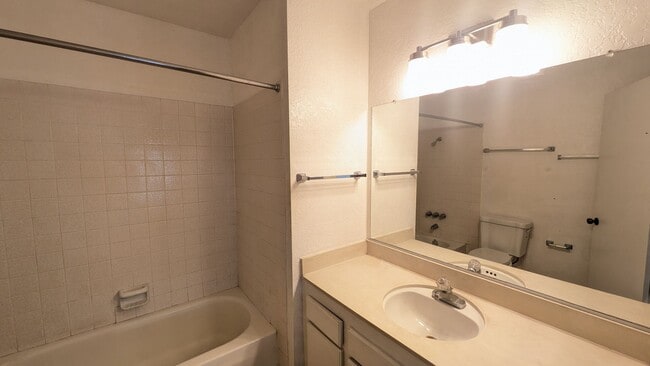 Building Photo - Townhome in Scripps Ranch - Available in July