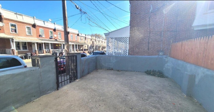 Building Photo - 122 N Scott St