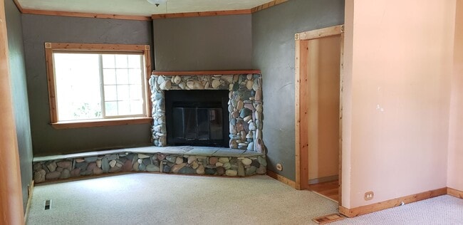 Building Photo - 2 BR/ 2 BA - Downtown House