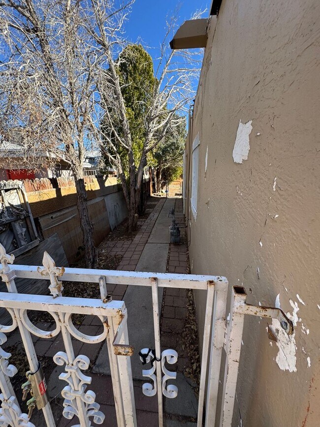 Building Photo - 334 Charleston St SE