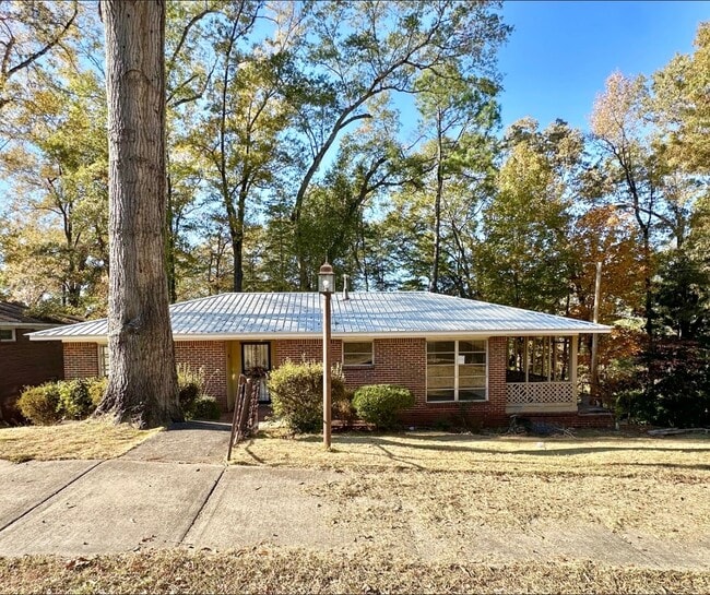 Primary Photo - 1930 Granville Ave