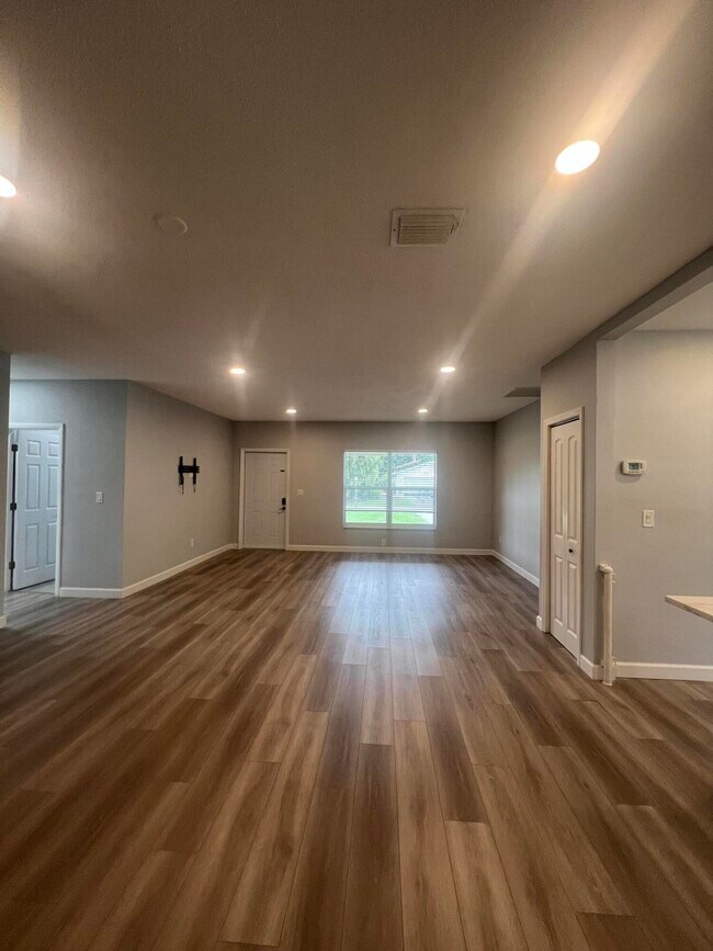 Building Photo - 5349 Van Buren Rd